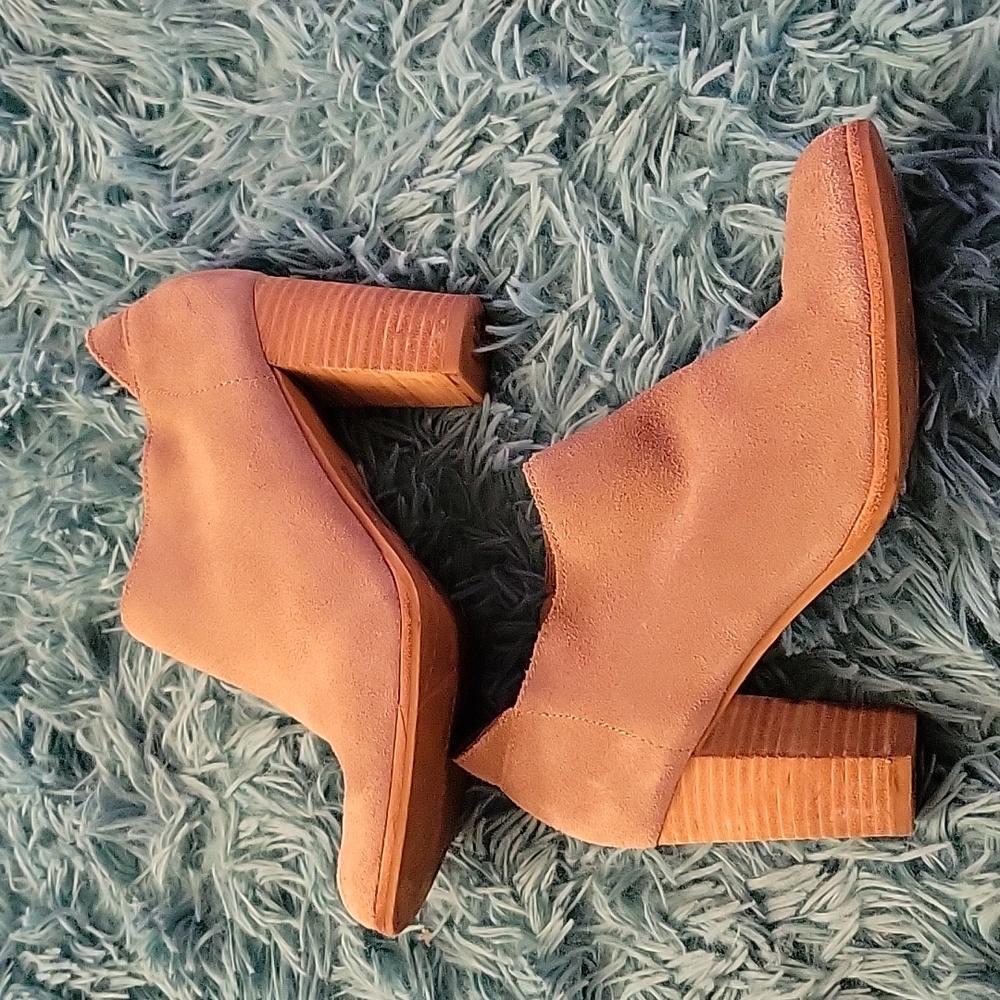 Dolce Vita Tan Suede Ankle Boots with Chunky Heel Size 7.5